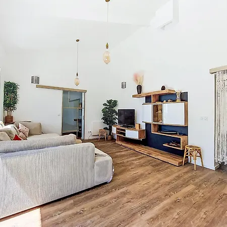 Le Grand Pin By Interhome * La Madrague