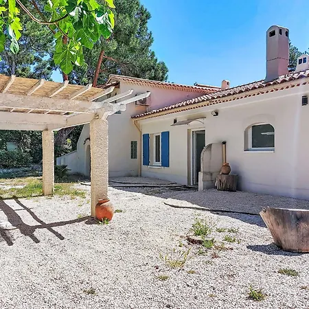 Holiday home Le Grand Pin By Interhome La Madrague